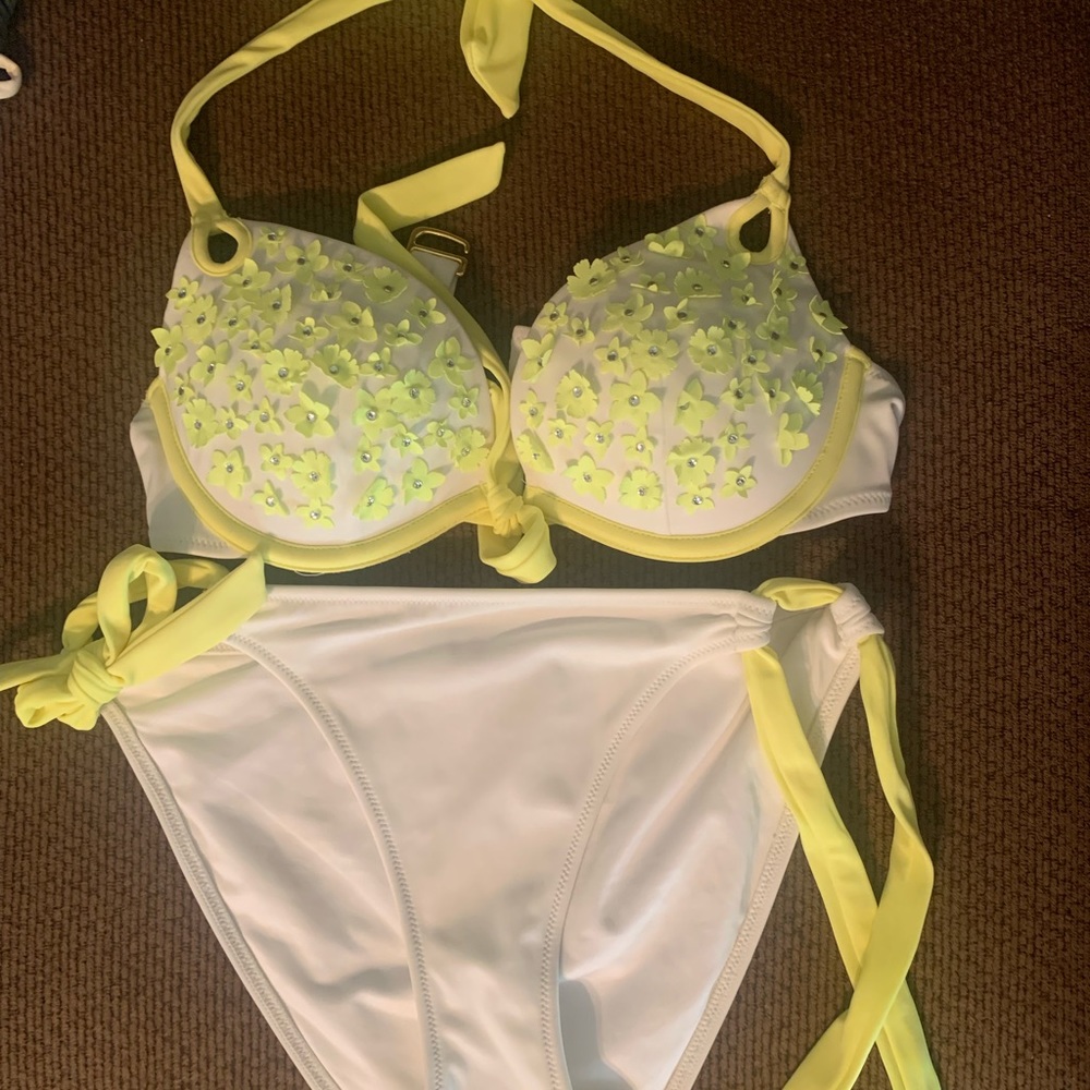 Victoria’s Secret bikini